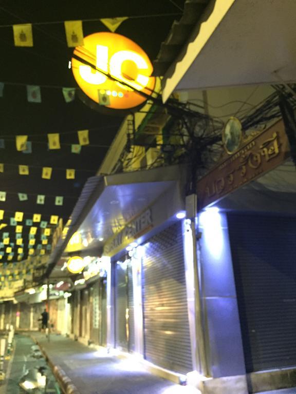 Ricos Honey Place Guesthouse Bangkok Zewnętrze zdjęcie